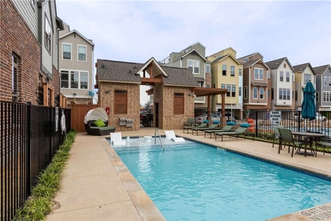 Building Photo - Trinity Grove ~ Skyline Views!