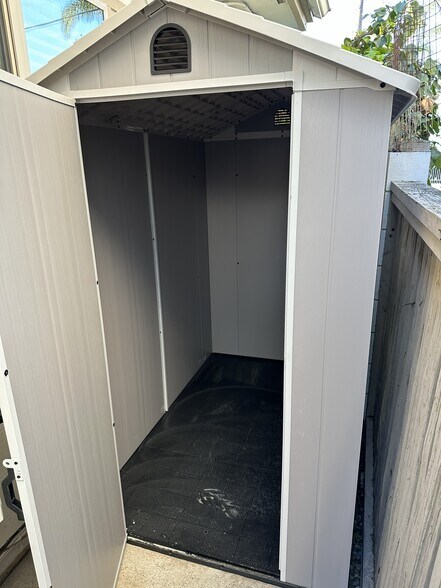 Dedicated lockable storage shed photo #2 - 1327 La Palma St