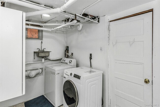 Building Photo - 524 Jerusalem Ave