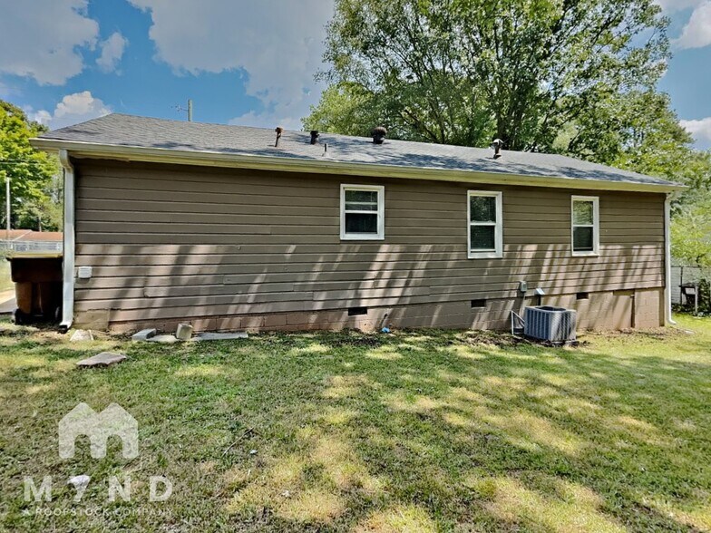 Building Photo - 2298 Brackett Rd