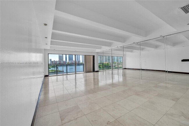 Building Photo - 4000 NE 168th St
