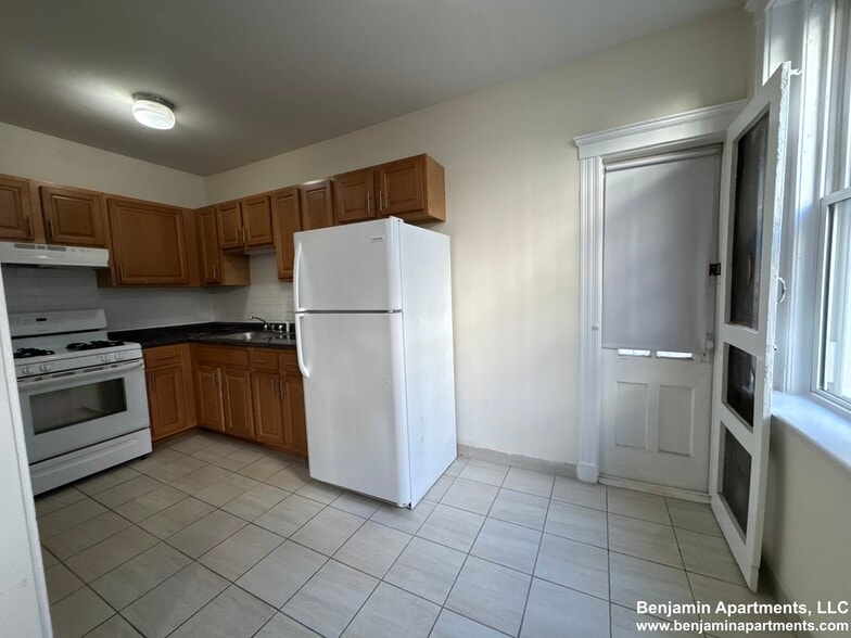 Building Photo - 120 Washington St