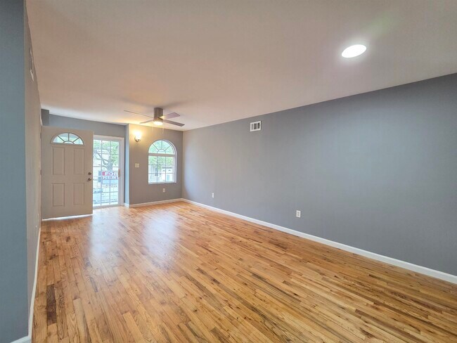 Building Photo - 82 Mallory Ave