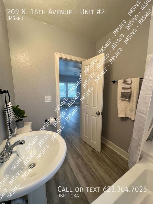 Building Photo - 209 N 16th Ave