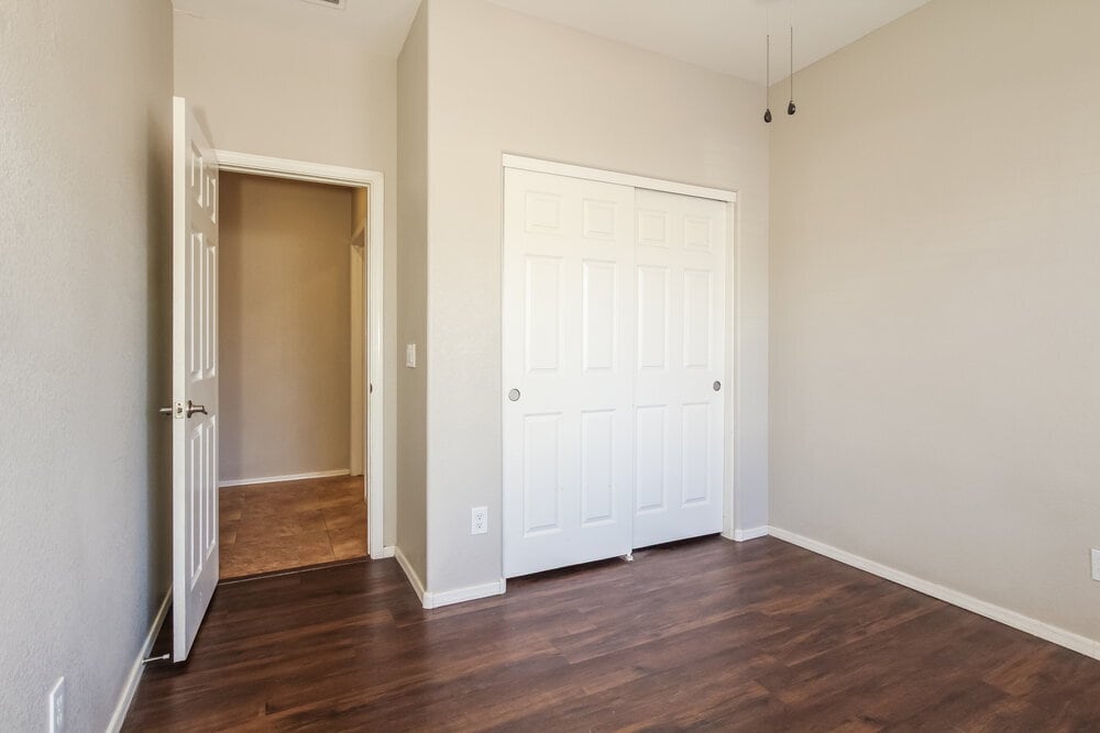 Building Photo - 505 W Del Rio Ln