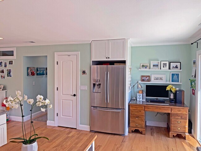 Building Photo - Beautiful 3 Bedroom, 2 Bathroom Remodeled Home & Solar!