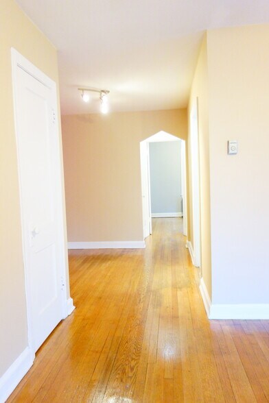 Building Photo - 8408 Greenwood Ave