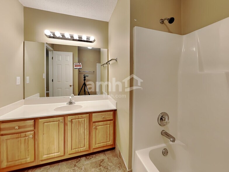 Building Photo - 728 Kavkaz St