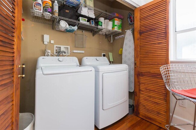 Building Photo - 917 E Broad St