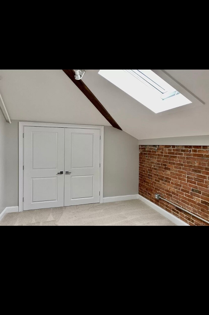 Building Photo - 77 Van Dam St