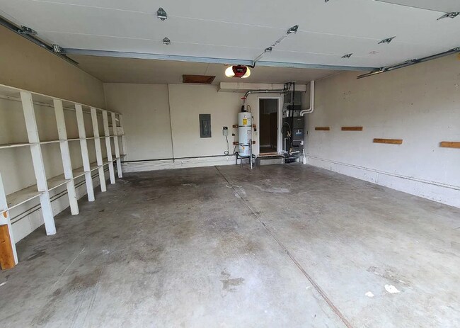 Building Photo - New Carpet! Fresh Paint - Well-maintained home in established neighborhood