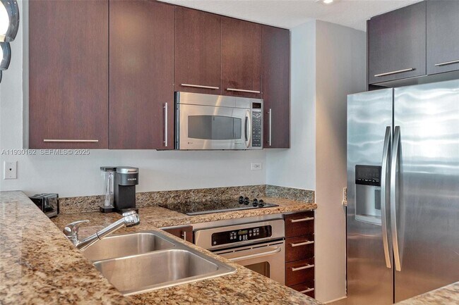 Building Photo - 6515 Collins Ave