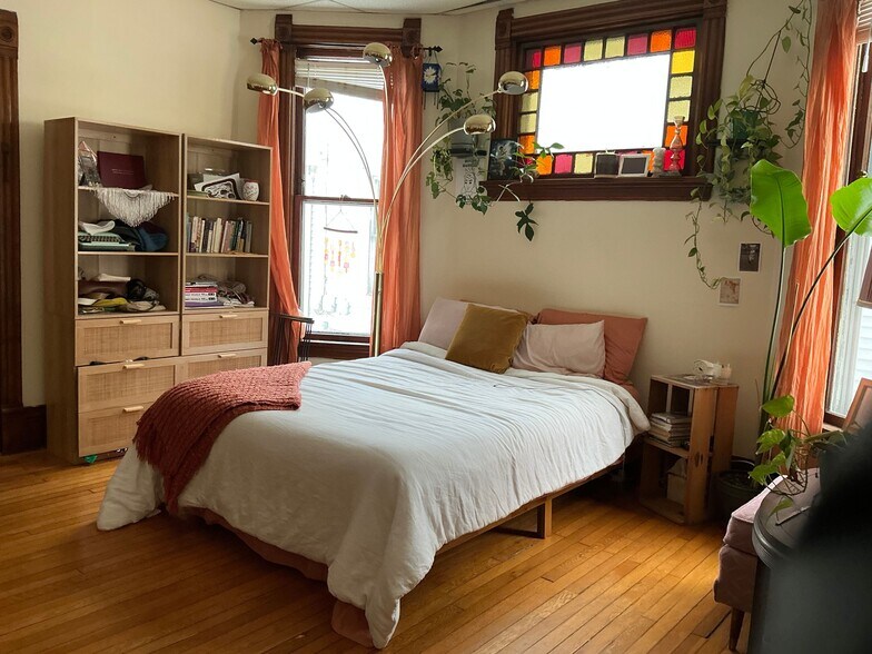 Building Photo - 1111 E Johnson St