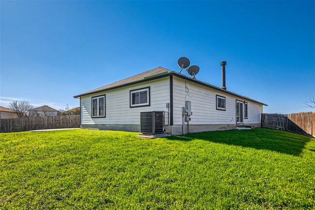 Building Photo - 15 minutes from Randolph Air Force Base