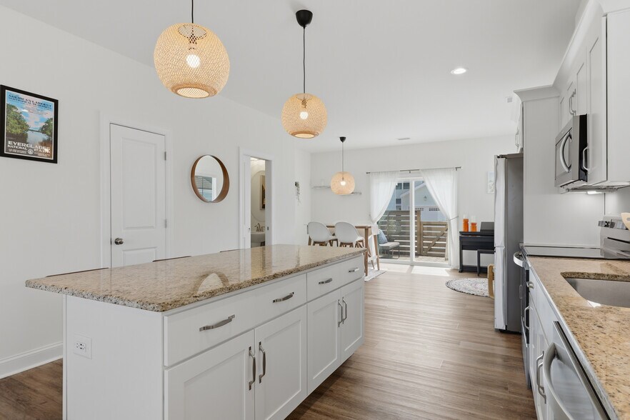 Building Photo - 4744 Siddons Dr