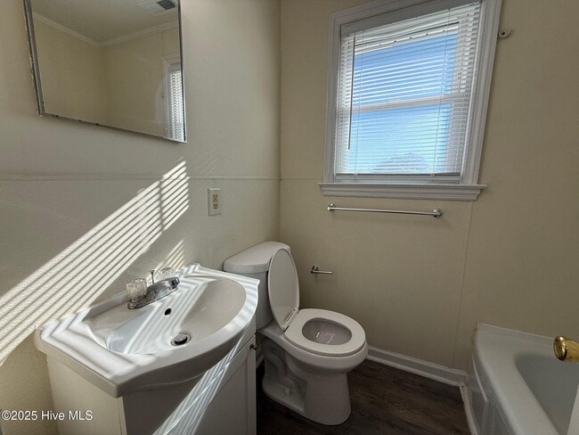Building Photo - 2261 Onslow Dr
