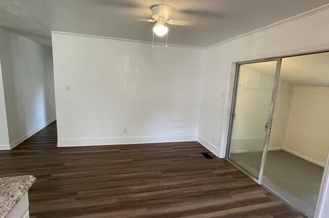 Building Photo - 403 Sheffield Dr