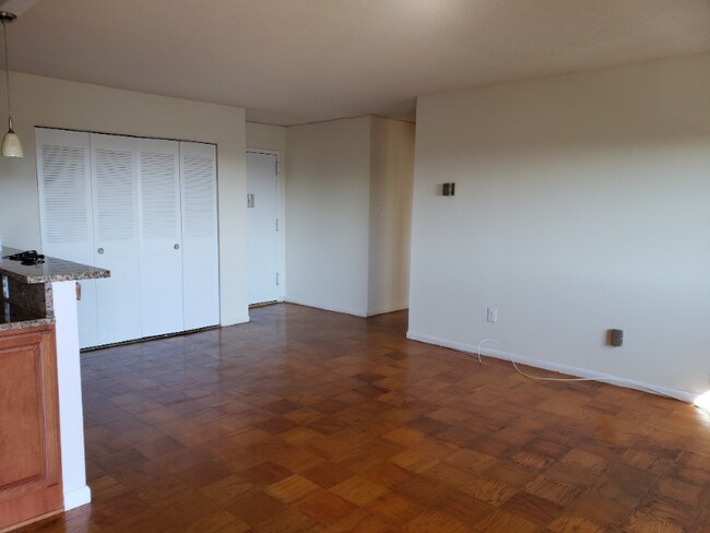 Building Photo - 1121 University Blvd W