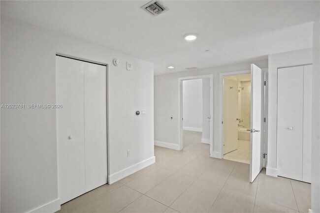 Building Photo - 16385 Biscayne Blvd