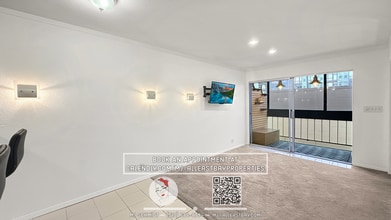 Building Photo - Bright 1 bed/1 bath located in the heart of Rockridge includes water, garbage, 1 parking!
