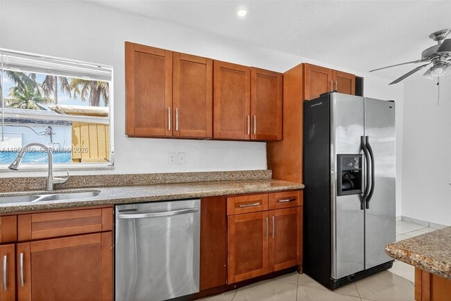 Building Photo - 1498 NE 180th St