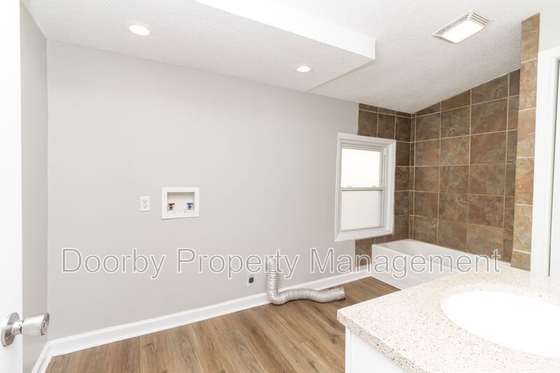 Building Photo - 103 Farris St NE