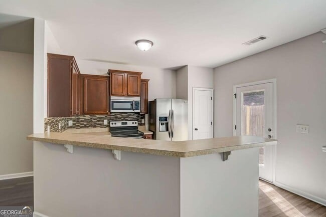 Building Photo - 544 Oakside Pl