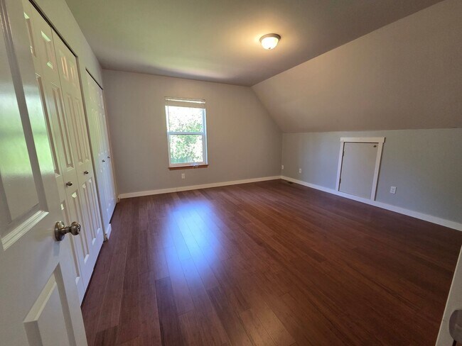 Building Photo - Craftsman Style 3 Bed/2 Bath Home - Bremerton