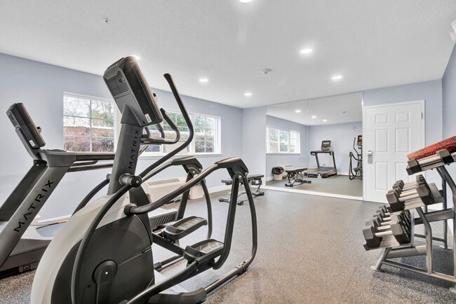 Building Photo - FIRST MONTH FREE- STUDIO APT- Available 2/1/2026