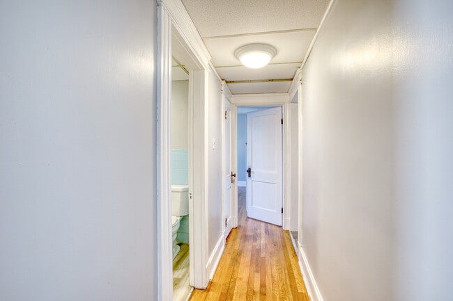 Building Photo - 226 Ledgeside Ave