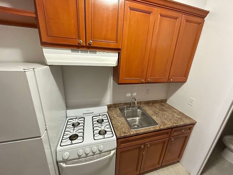 Building Photo - 568 W 187th St