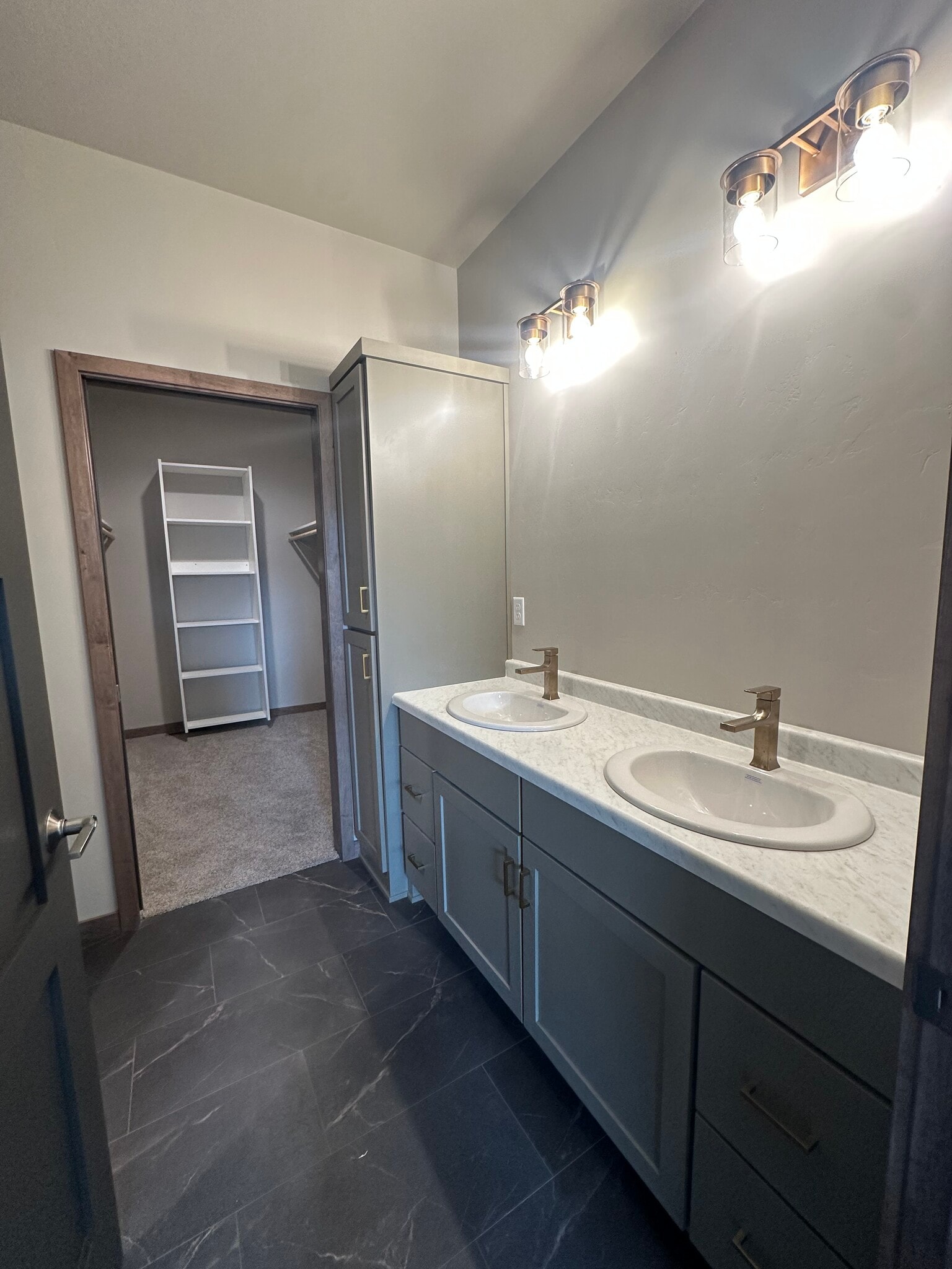 Building Photo - 2129 Clover Field Dr