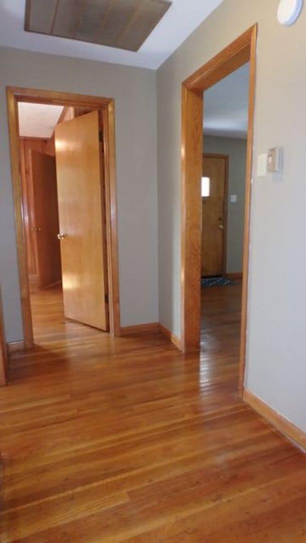 Building Photo - Wonderful 3 Bed 1 Bath House w/ Bonus Room!