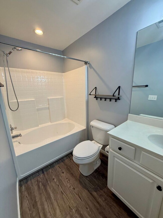 Building Photo - Beautiful 2 Bedroom, 2.5 Bath Townhome in St. Andrews at Stoney Creek – Golf Course Community, Wh...