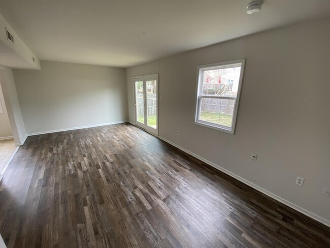 Building Photo - 633 Anvil Rd
