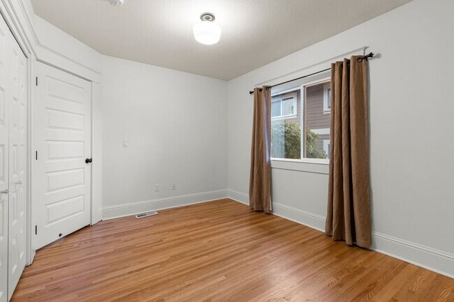 Building Photo - 3803 SE 65th Ave