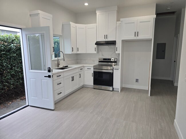 Building Photo - Beautiful cozy home in Garden Grove