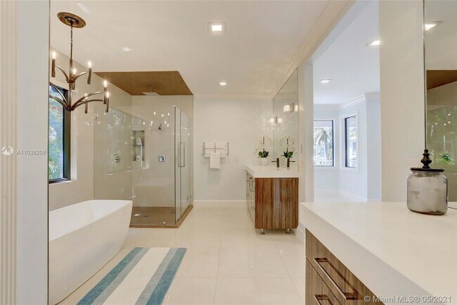 Building Photo - 750 Marine Dr