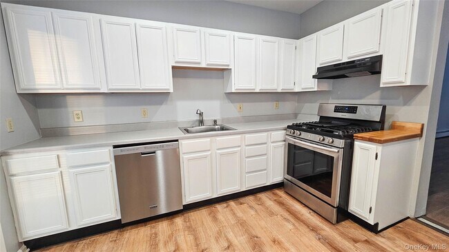 Building Photo - 11 Middle St