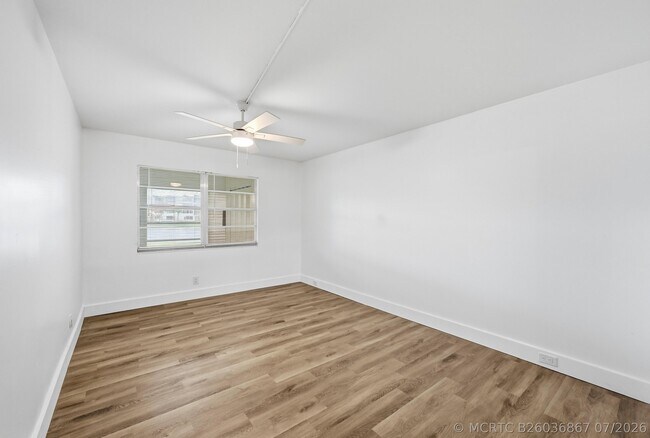 Building Photo - 1043 Cornwall C
