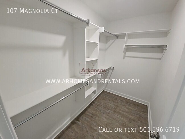 Building Photo - 107 Magnolia Ct