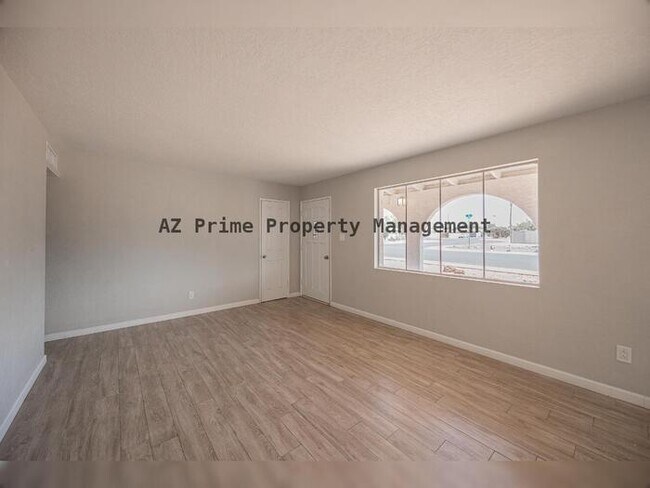 Building Photo - 1140 W 7th St