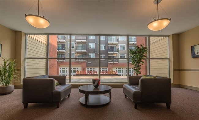 Building Photo - Heart of Downtown Bellingham! Great locati...