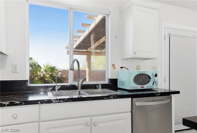Building Photo - 9983 Canyon Peak Dr
