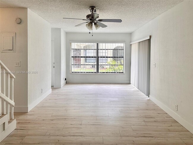 Building Photo - 2580 Coral Springs Dr