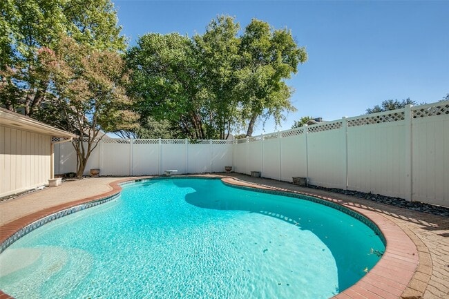 Building Photo - 2700 Quail Ridge Dr