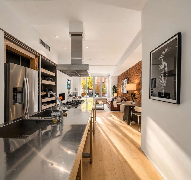 Building Photo - 354 Bowery-SI ID1035006P