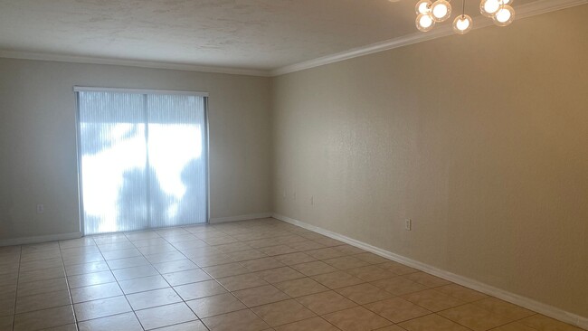 Building Photo - Updated 1-Bedroom Condo in a Gated Communi...