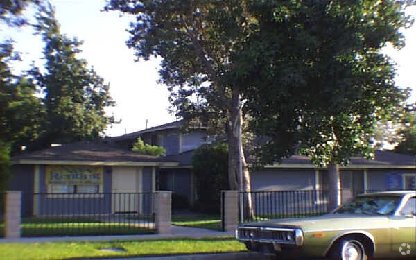 Building Photo - Mountainview Apartments