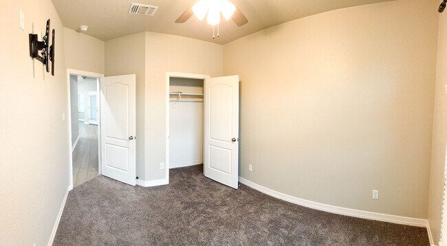 Building Photo - 9005 Grand Oaks Ln